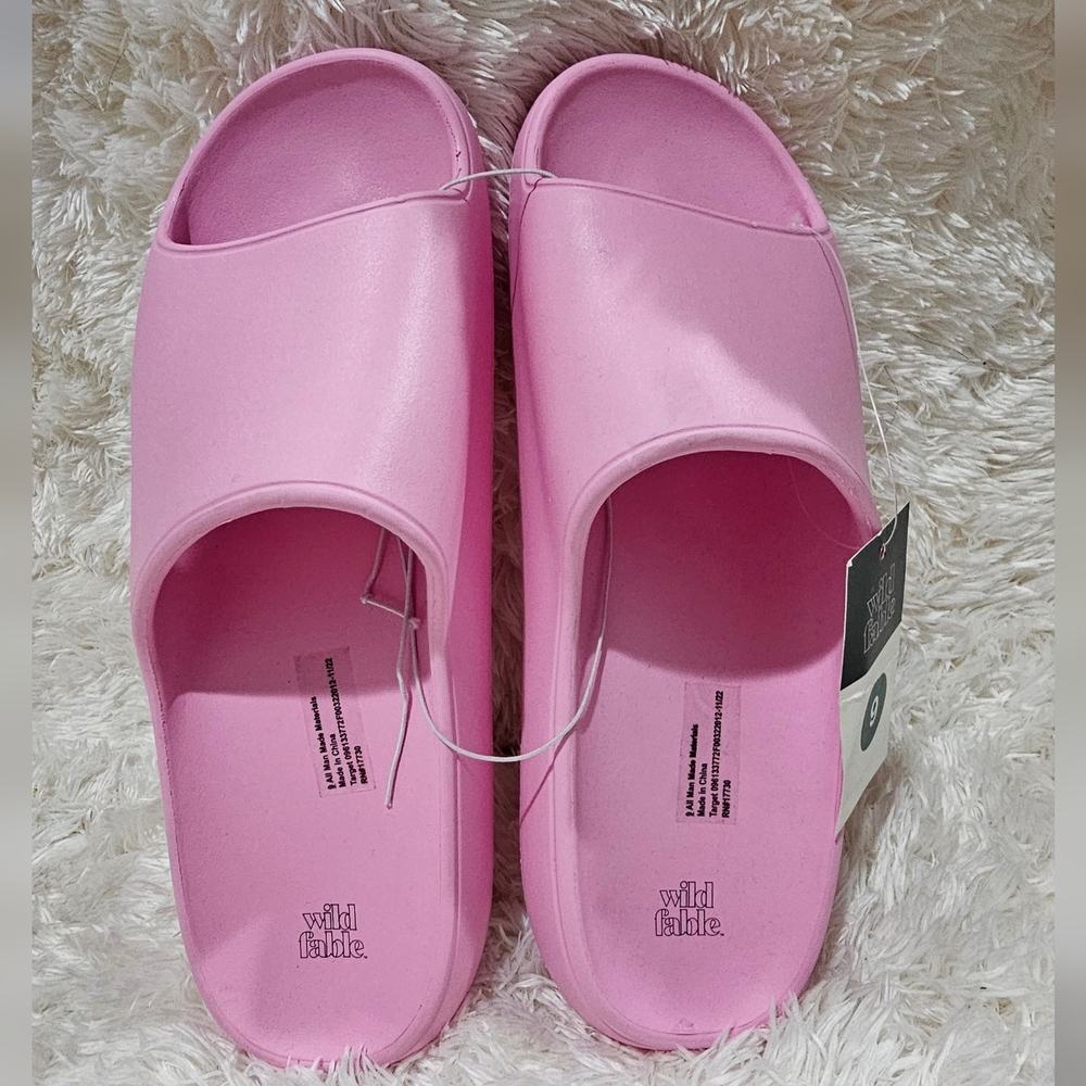 Wild Fable Pink Slide Sandals